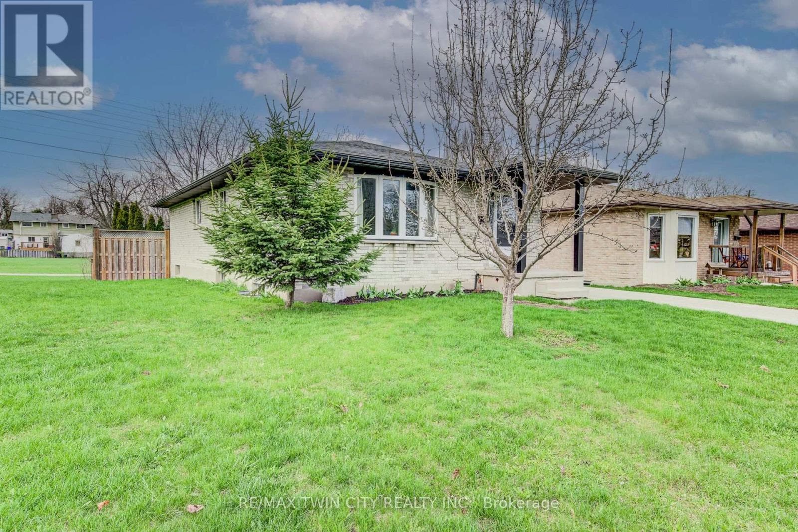 183 DINISON CRESCENT — photo 2