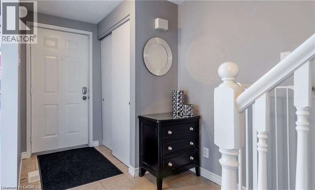 209 AUBURN Drive Unit# A — photo 2