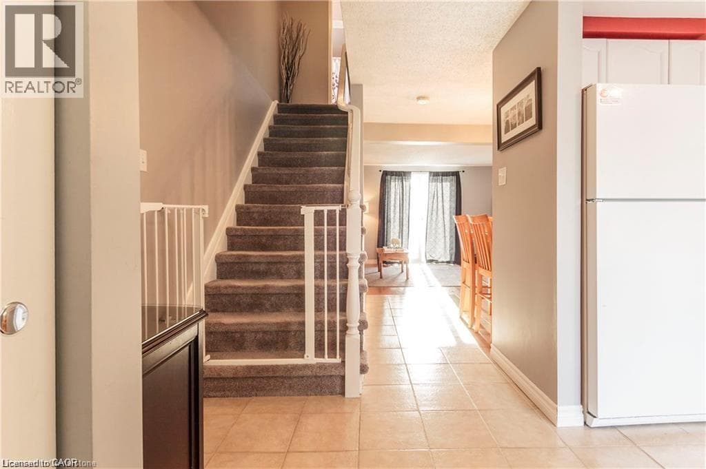 209 AUBURN Drive Unit# A — photo 3