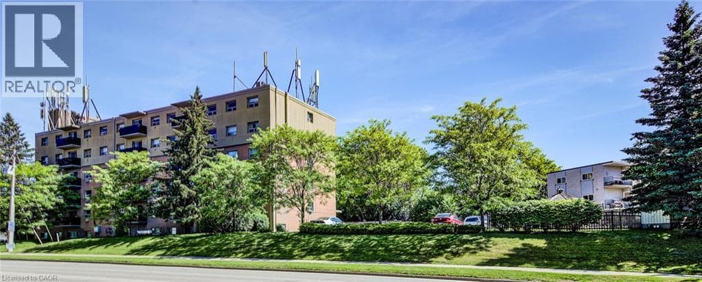 283 FAIRWAY Road N Unit# 302 — photo 2
