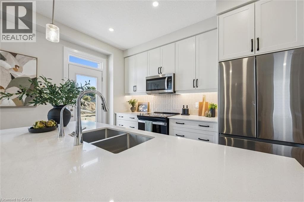 125 CATHERINE Street — photo 3