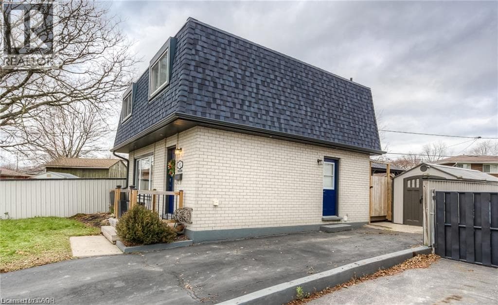 382 CYRUS Street — photo 3
