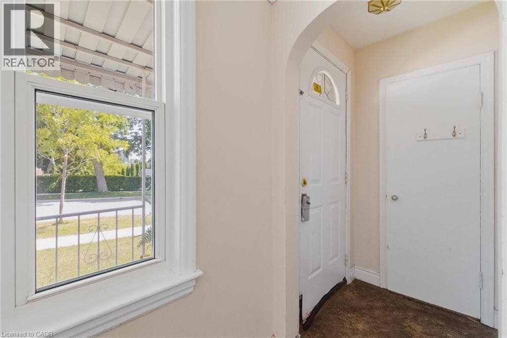 61 HILLVIEW Street — photo 3
