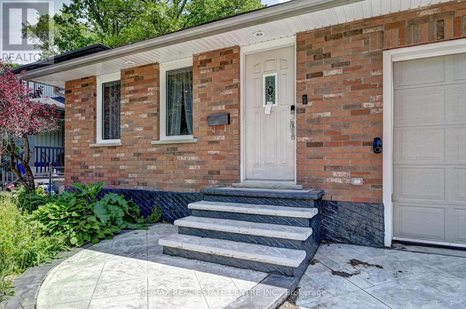 525 FALLINGBROOK DRIVE — photo 1