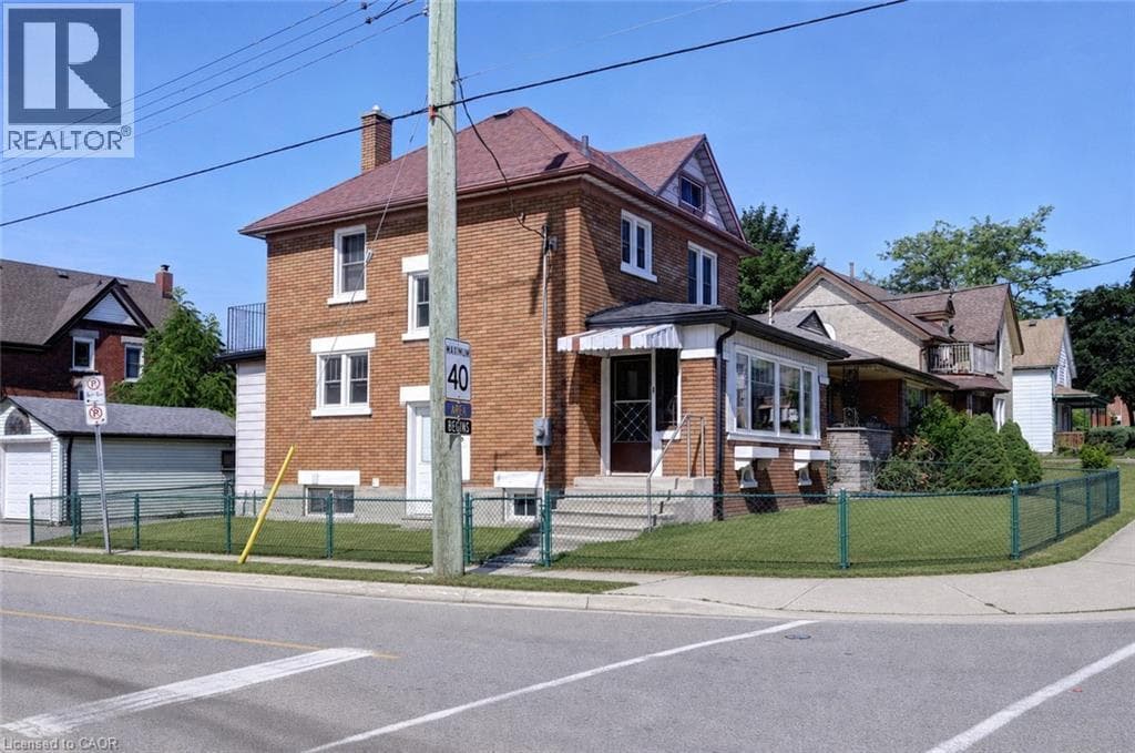 147 E COURTLAND Avenue — photo 2