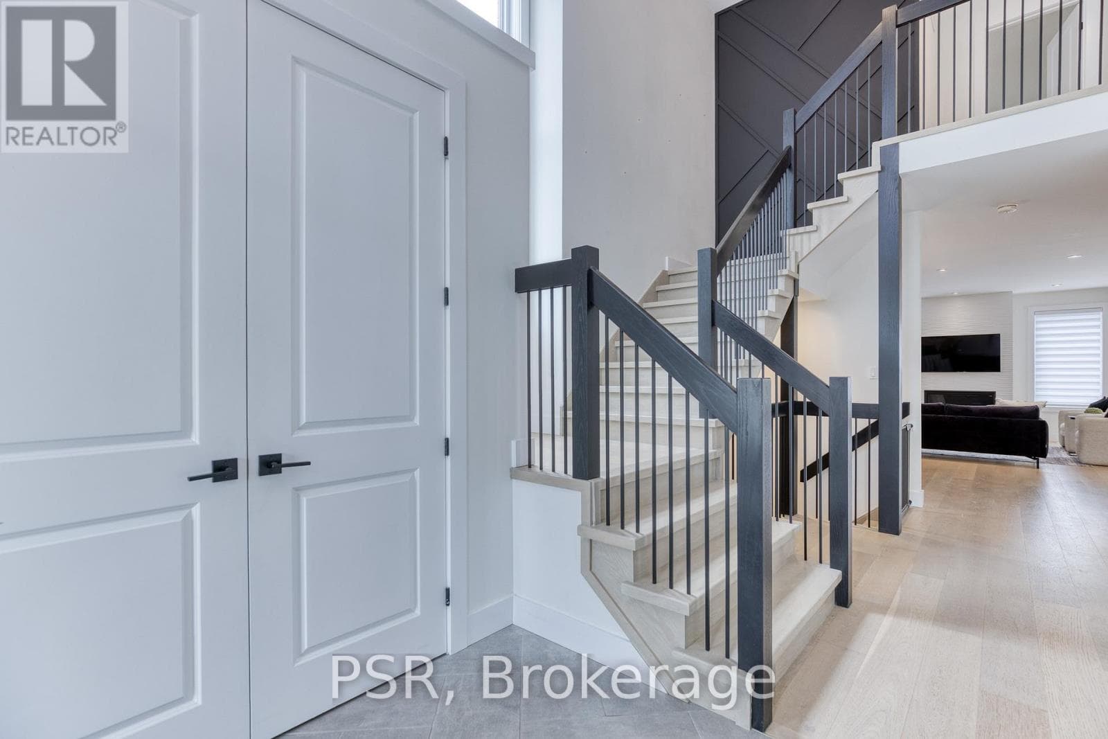 577 DOONWOODS CRESCENT — photo 2