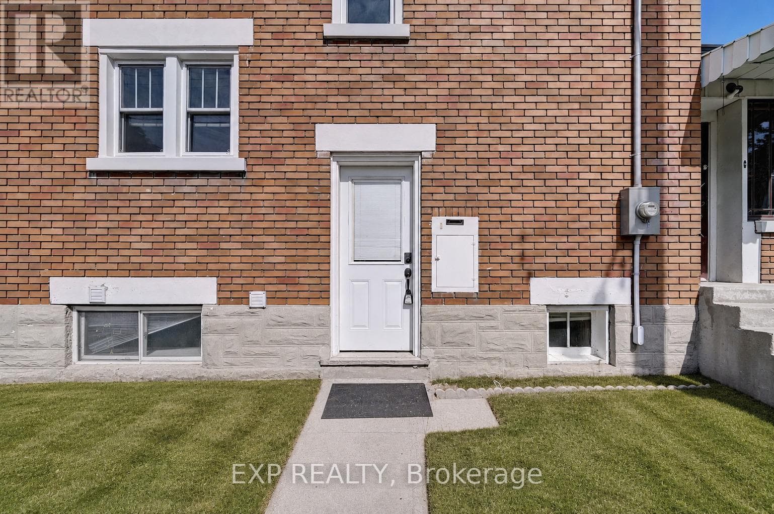 147 COURTLAND AVENUE E — photo 3