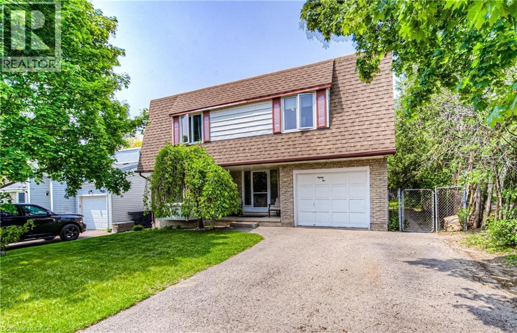 82 ROSENEATH Crescent — photo 1