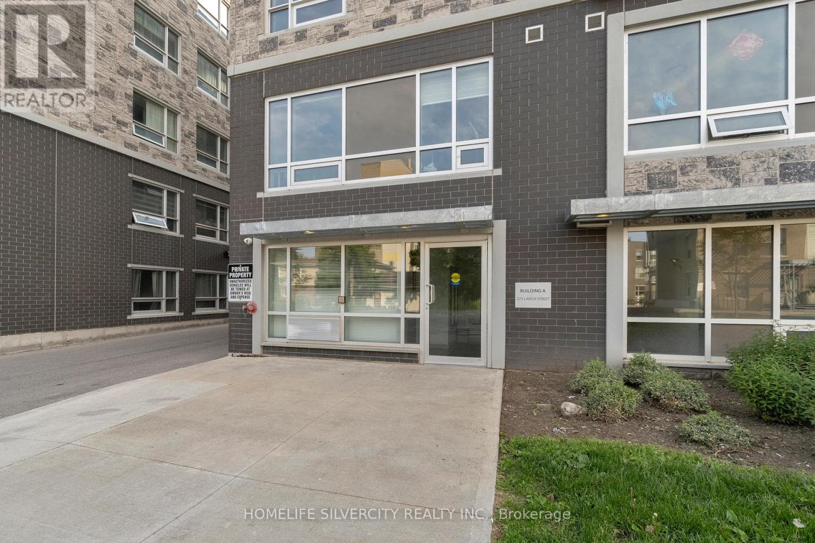 A405 - 275 LARCH STREET — photo 2