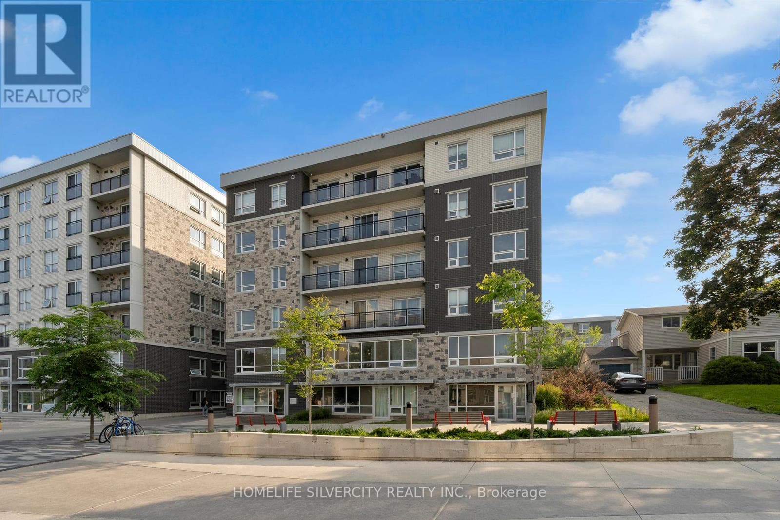 A405 - 275 LARCH STREET — photo 3
