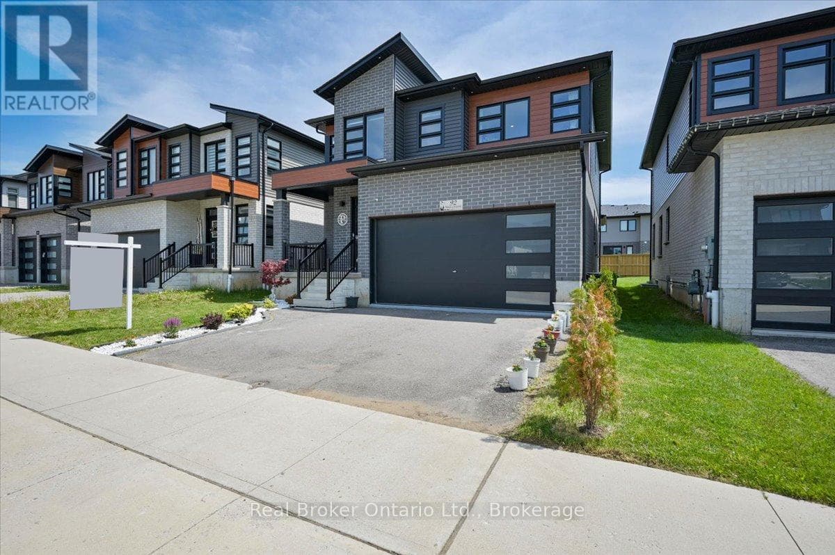 92 MOON CRESCENT — photo 2