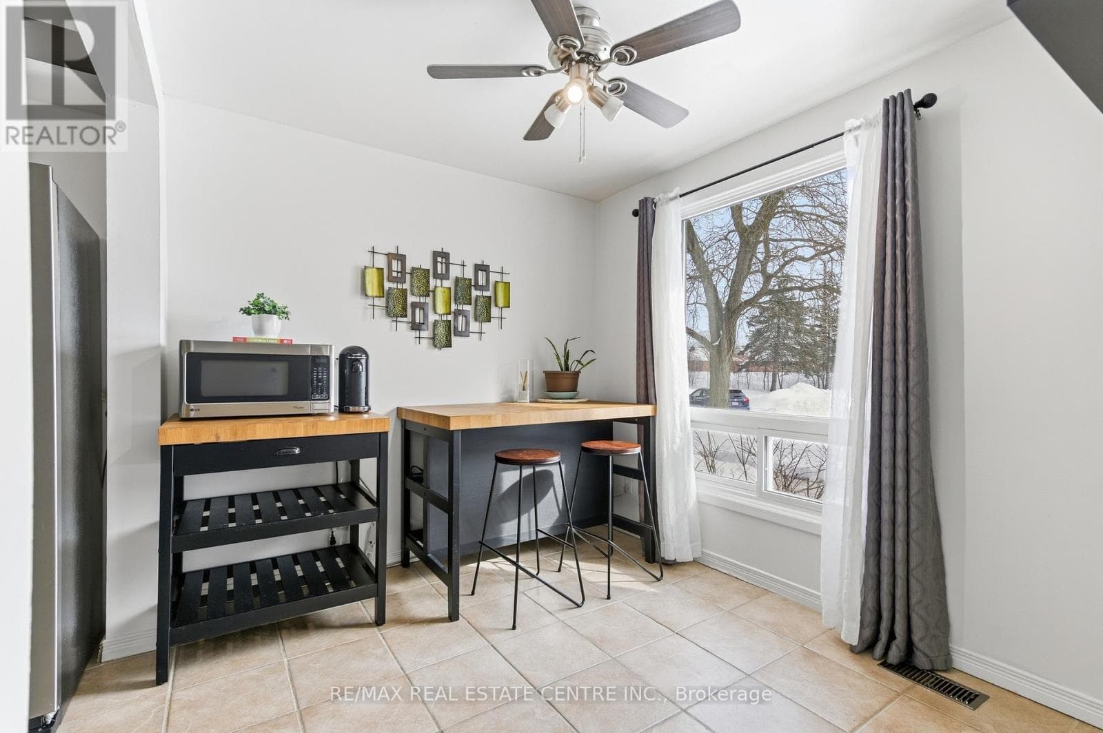 22 - 210 GLAMIS ROAD — photo 3
