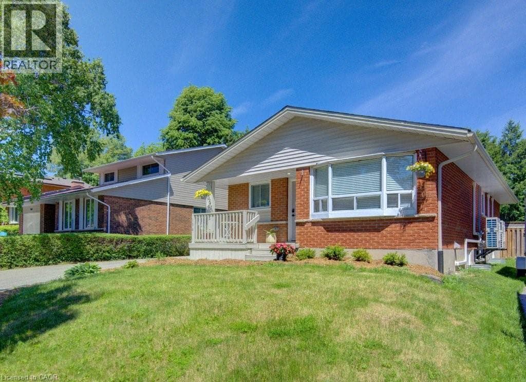 136 DUNSMERE Drive — photo 1