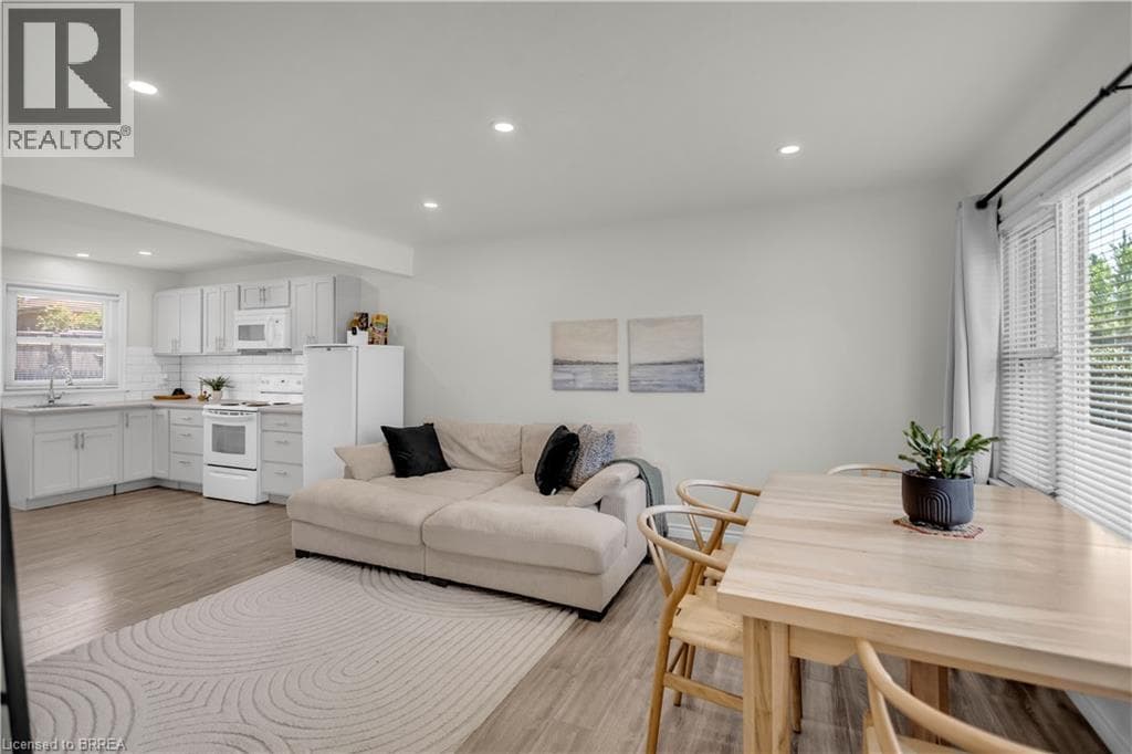 450 HIGHLAND Road E — photo 3