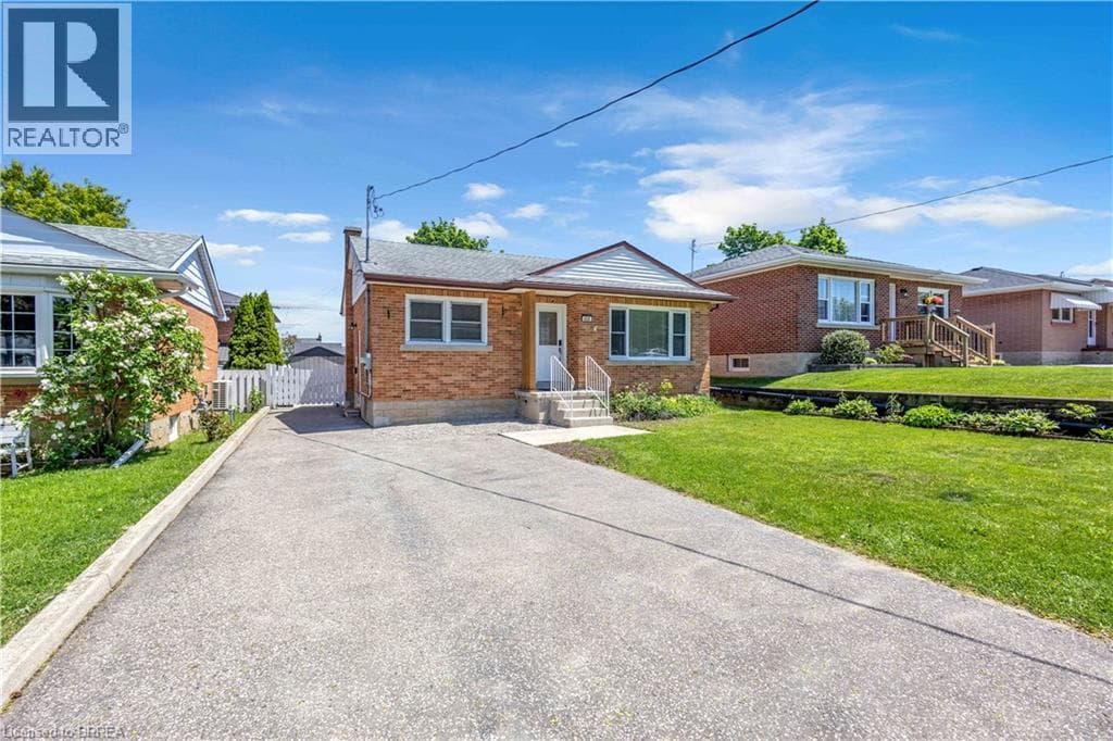 450 HIGHLAND Road E — photo 2