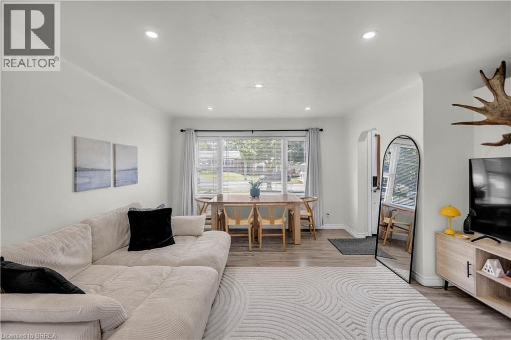 450 HIGHLAND Road E — photo 3