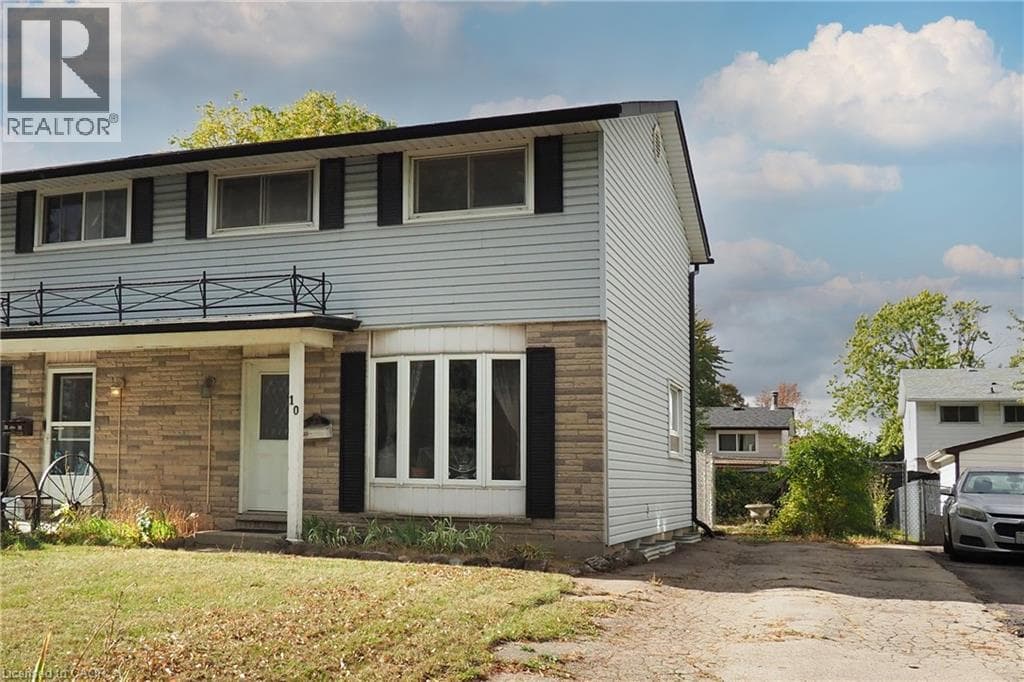 10 BALFOUR Crescent — photo 1