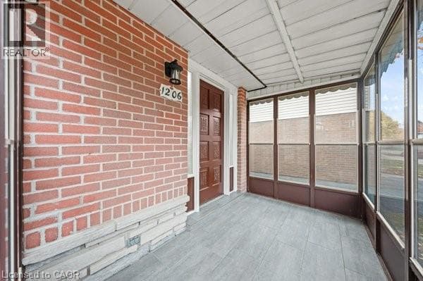 1206 VALENTINE Drive — photo 2