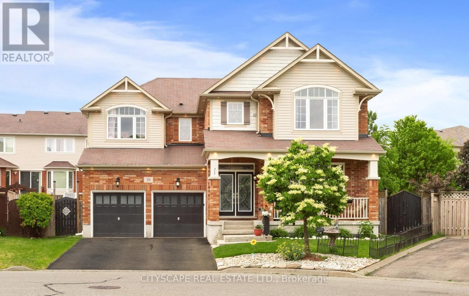 20 LANDS COURT — photo 1