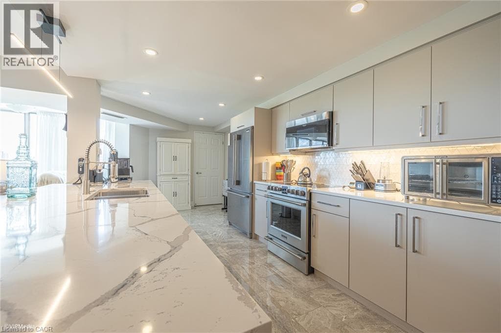265 WESTCOURT Place Unit# 601 — photo 2