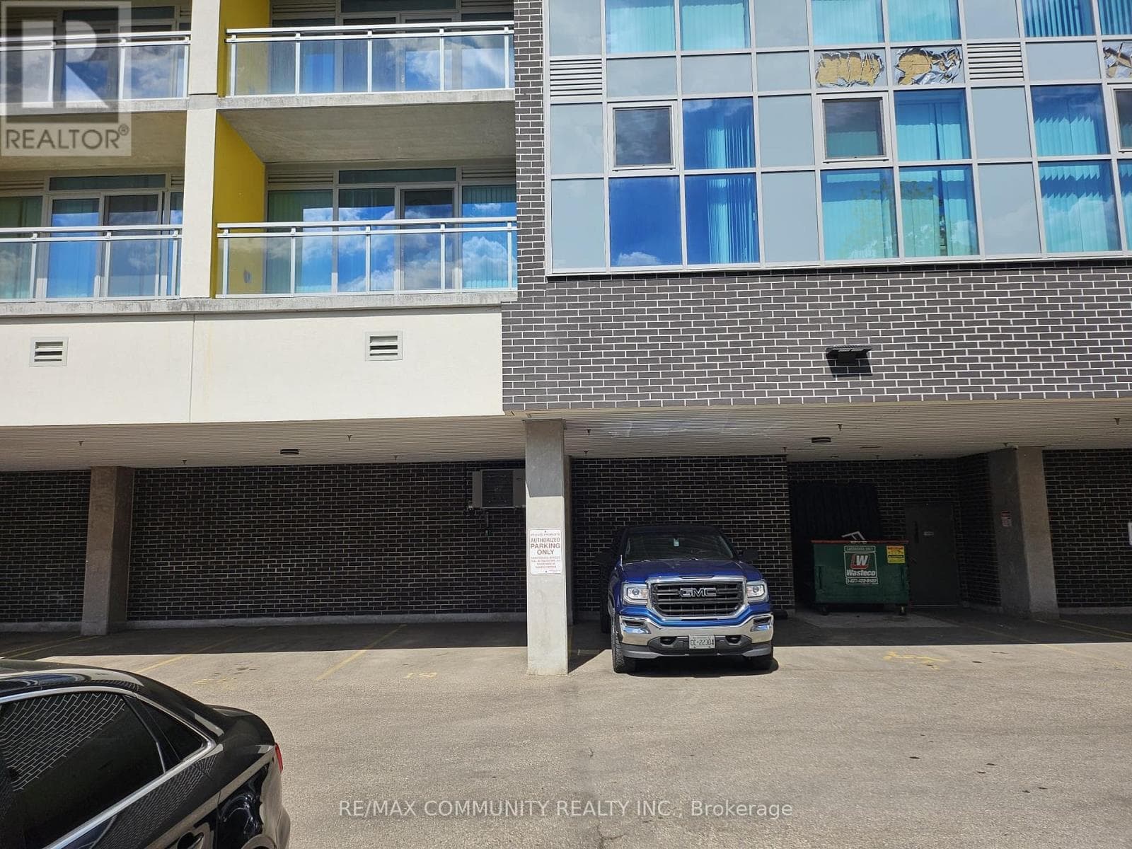 316 - 257 HEMLOCK STREET — photo 2