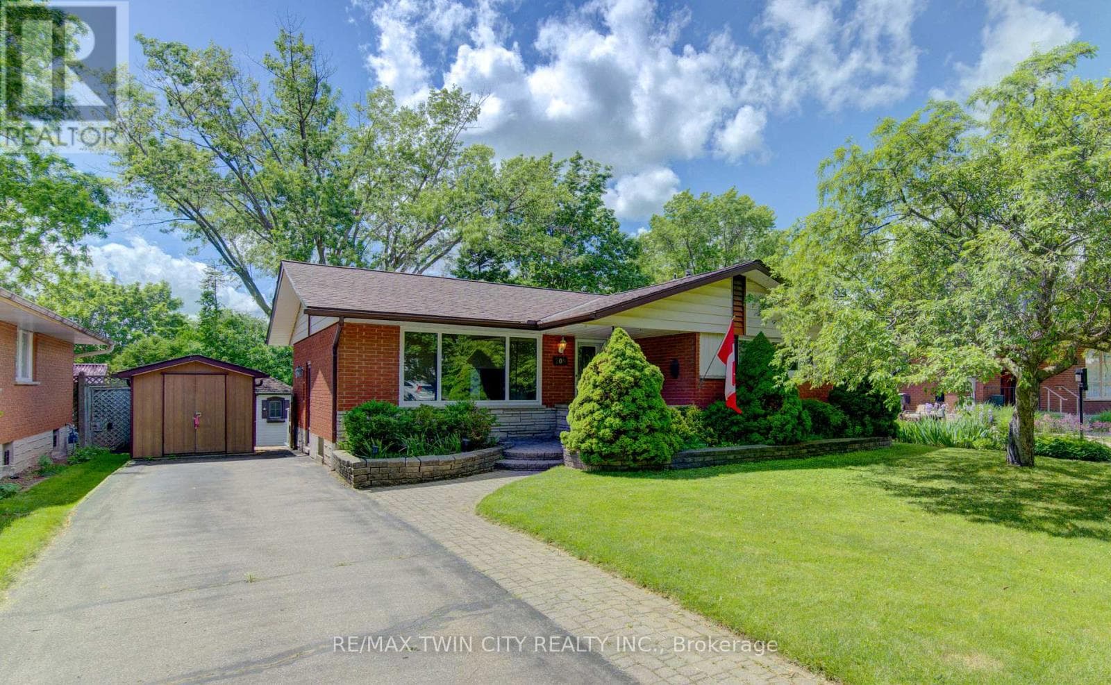 209 DIXIE CRESCENT — photo 2