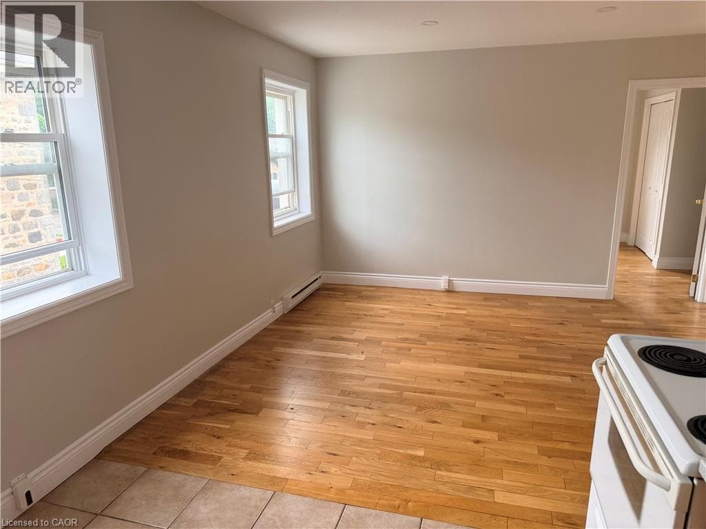 73 WELLINGTON Street Unit# 3 — photo 2