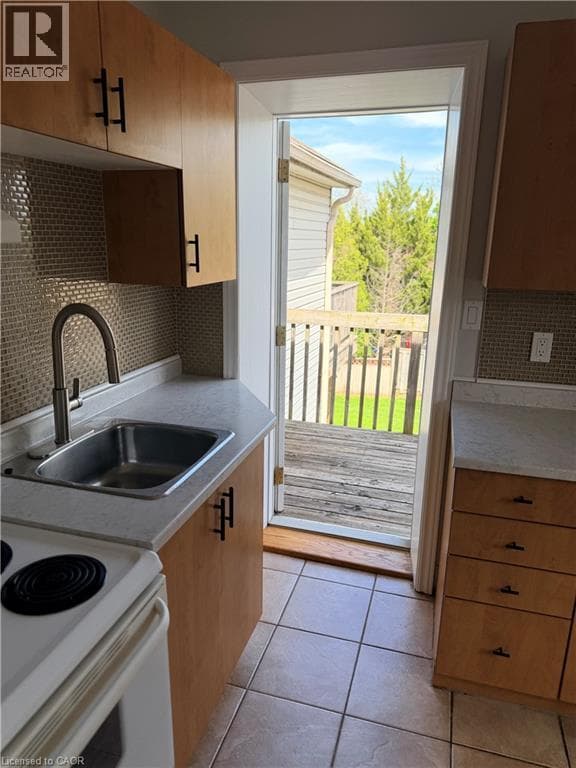 73 WELLINGTON Street Unit# 3 — photo 3