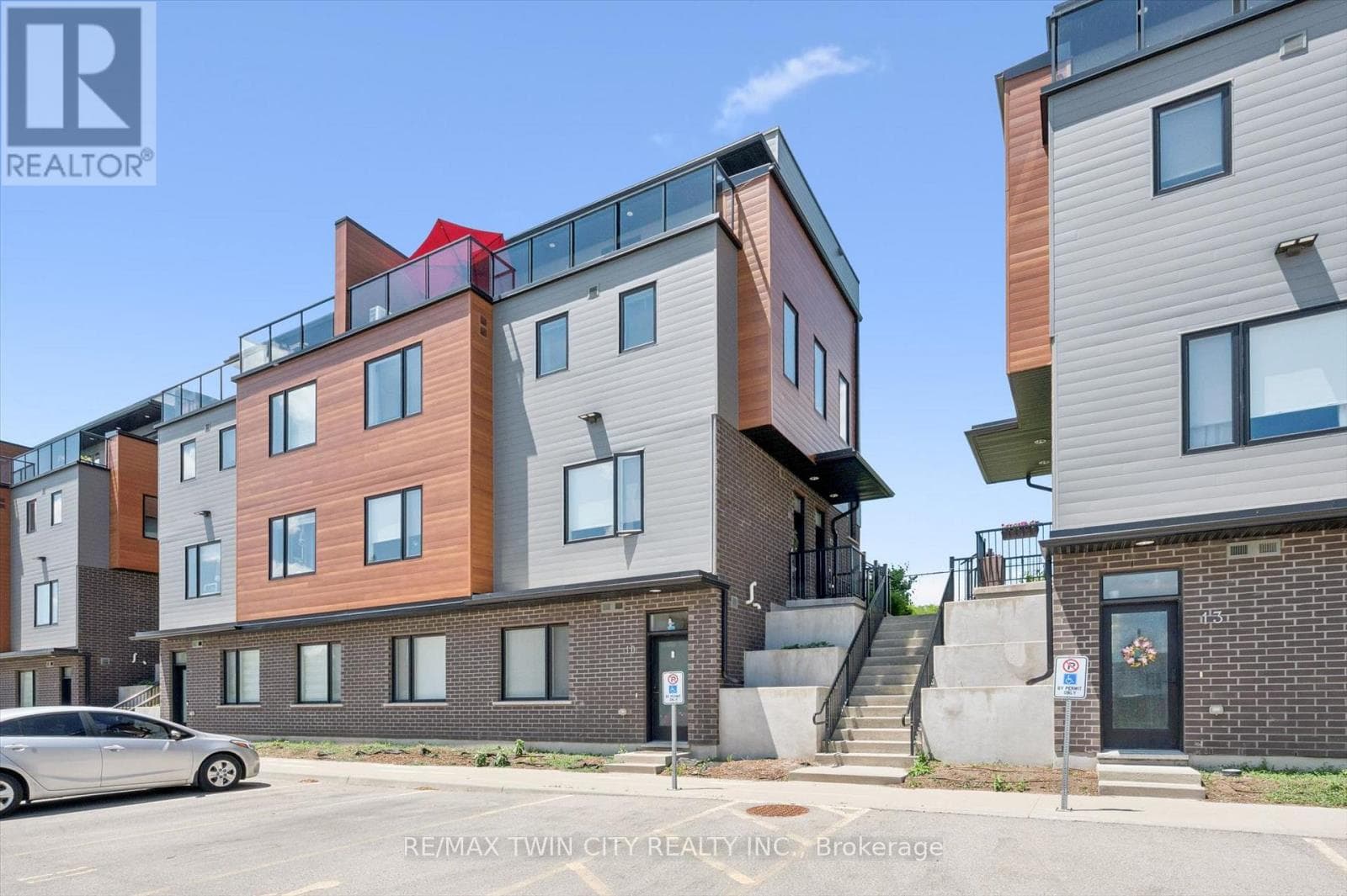 12 - 54 BRIDGE STREET W — photo 2