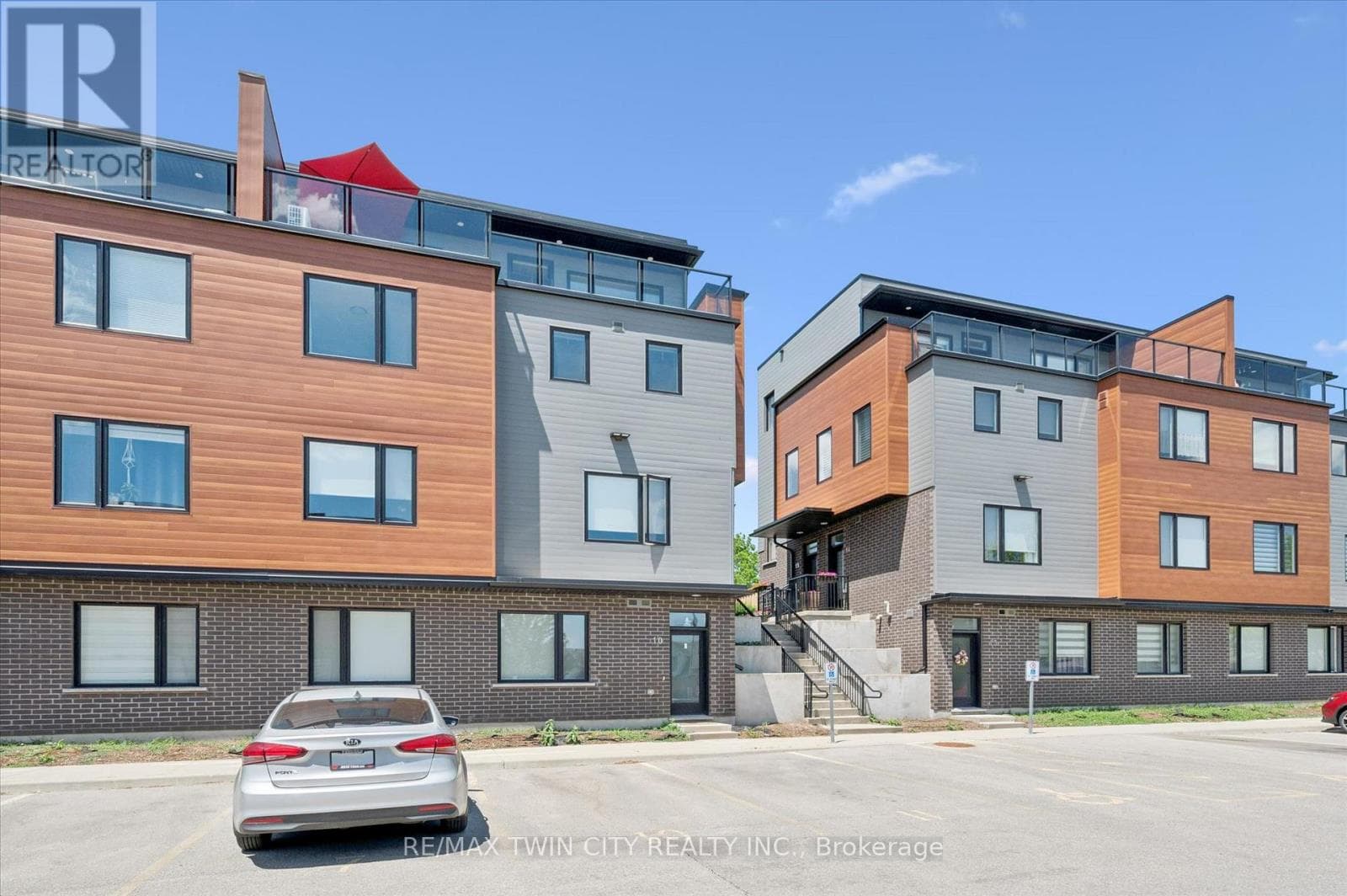 12 - 54 BRIDGE STREET W — photo 3