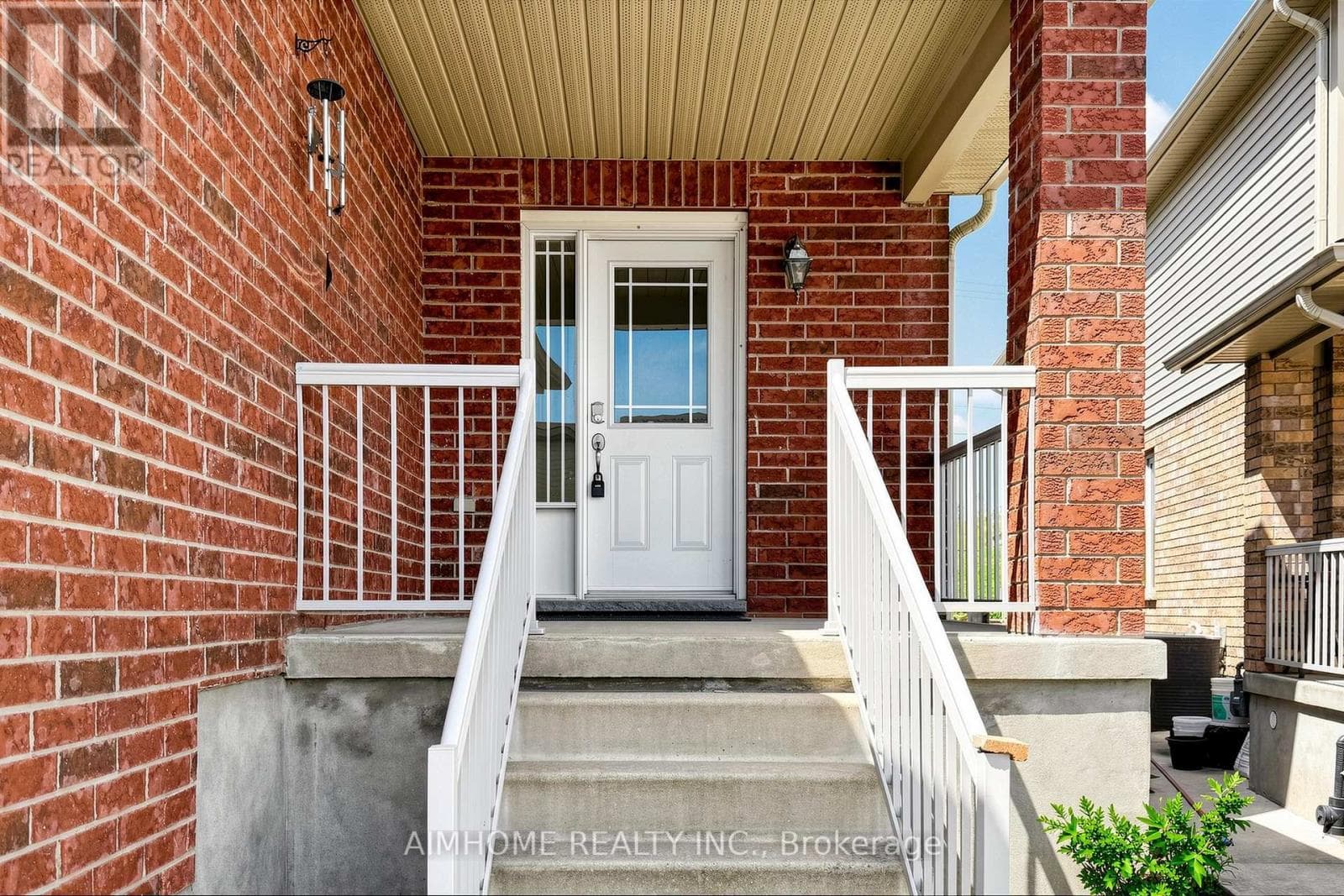 205 HUCK CRESCENT — photo 2