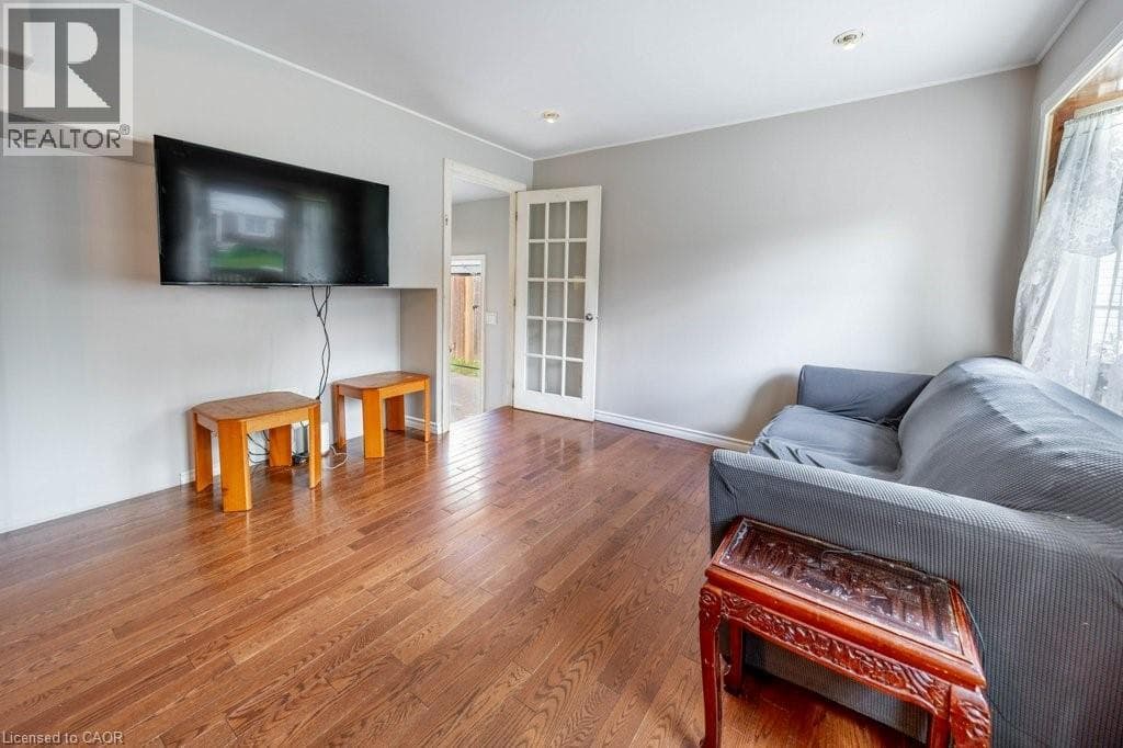 690 GUELPH Street — photo 3