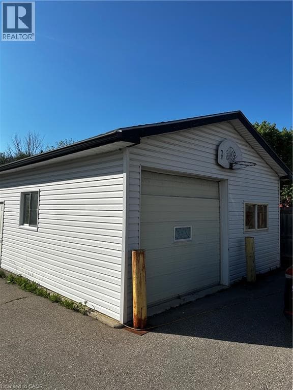 601 W LANCASTER Street W Unit# Garage — photo 2