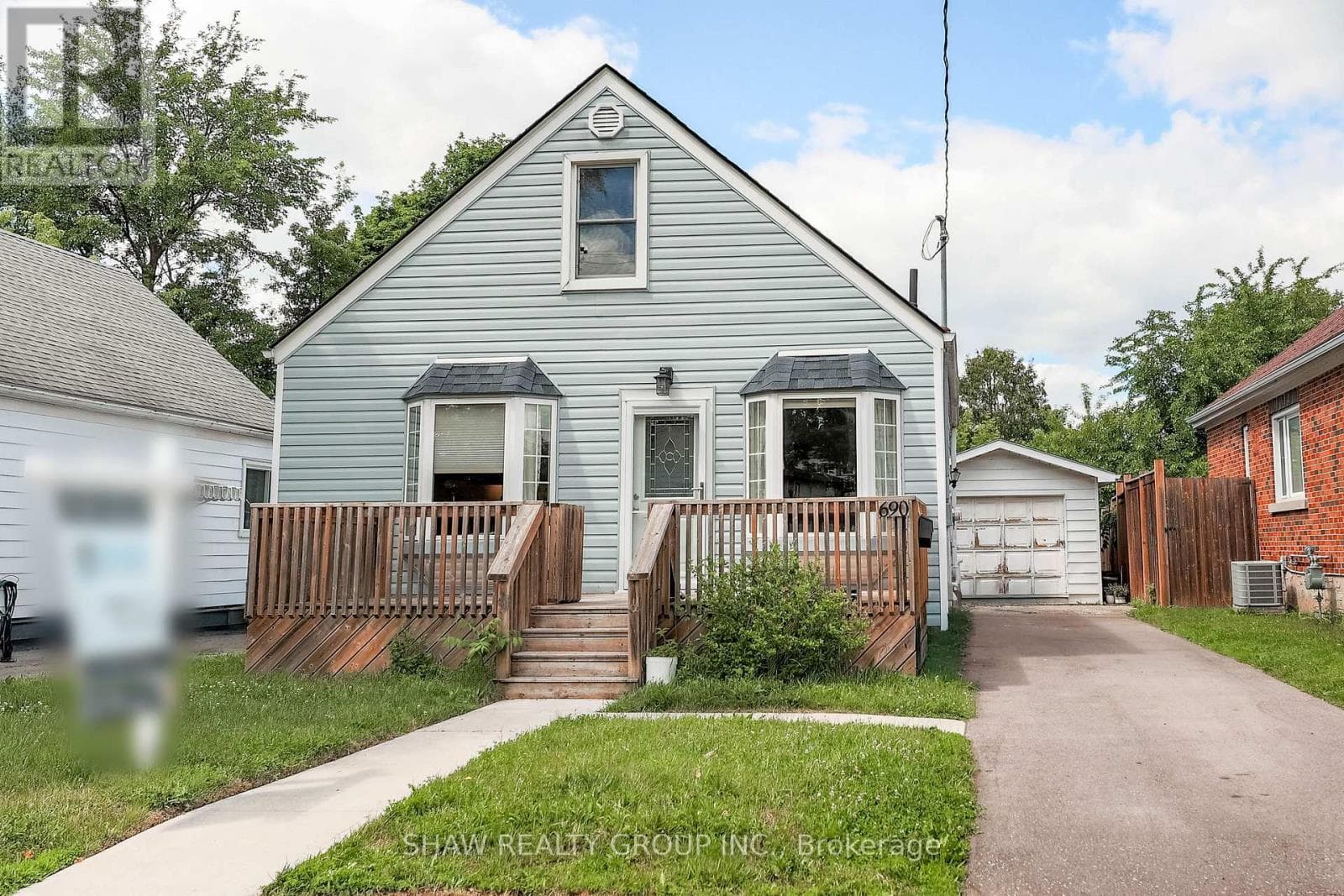 690 GUELPH STREET — photo 1