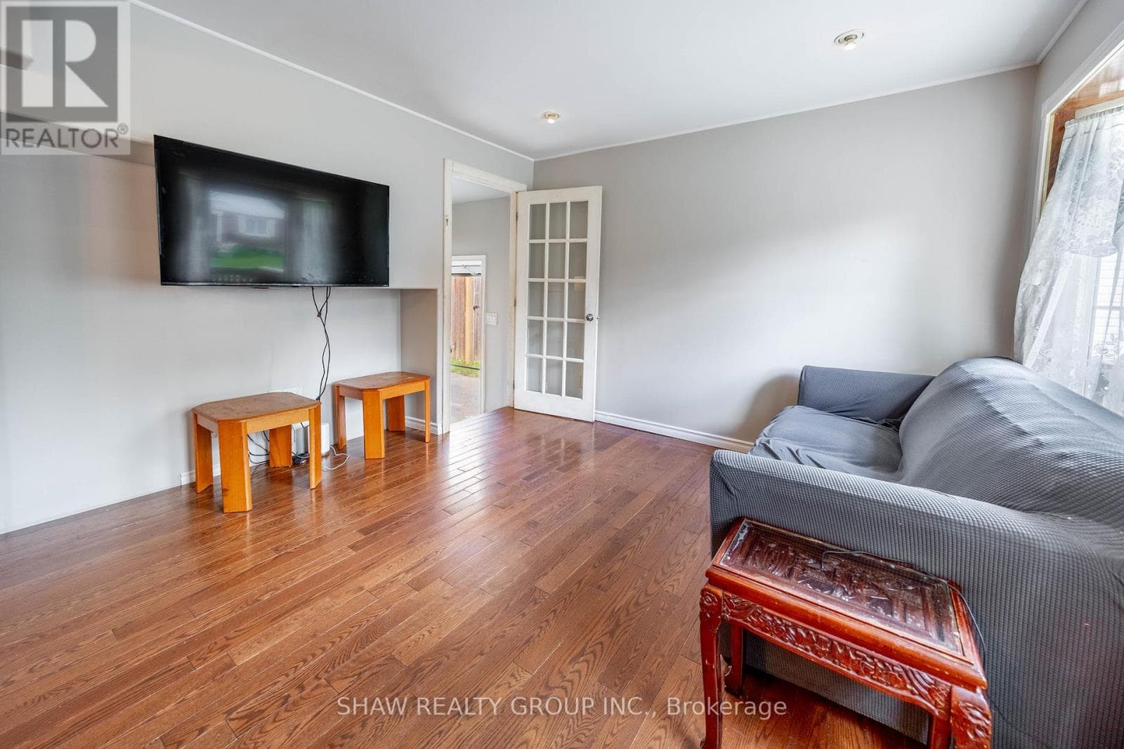 690 GUELPH STREET — photo 3