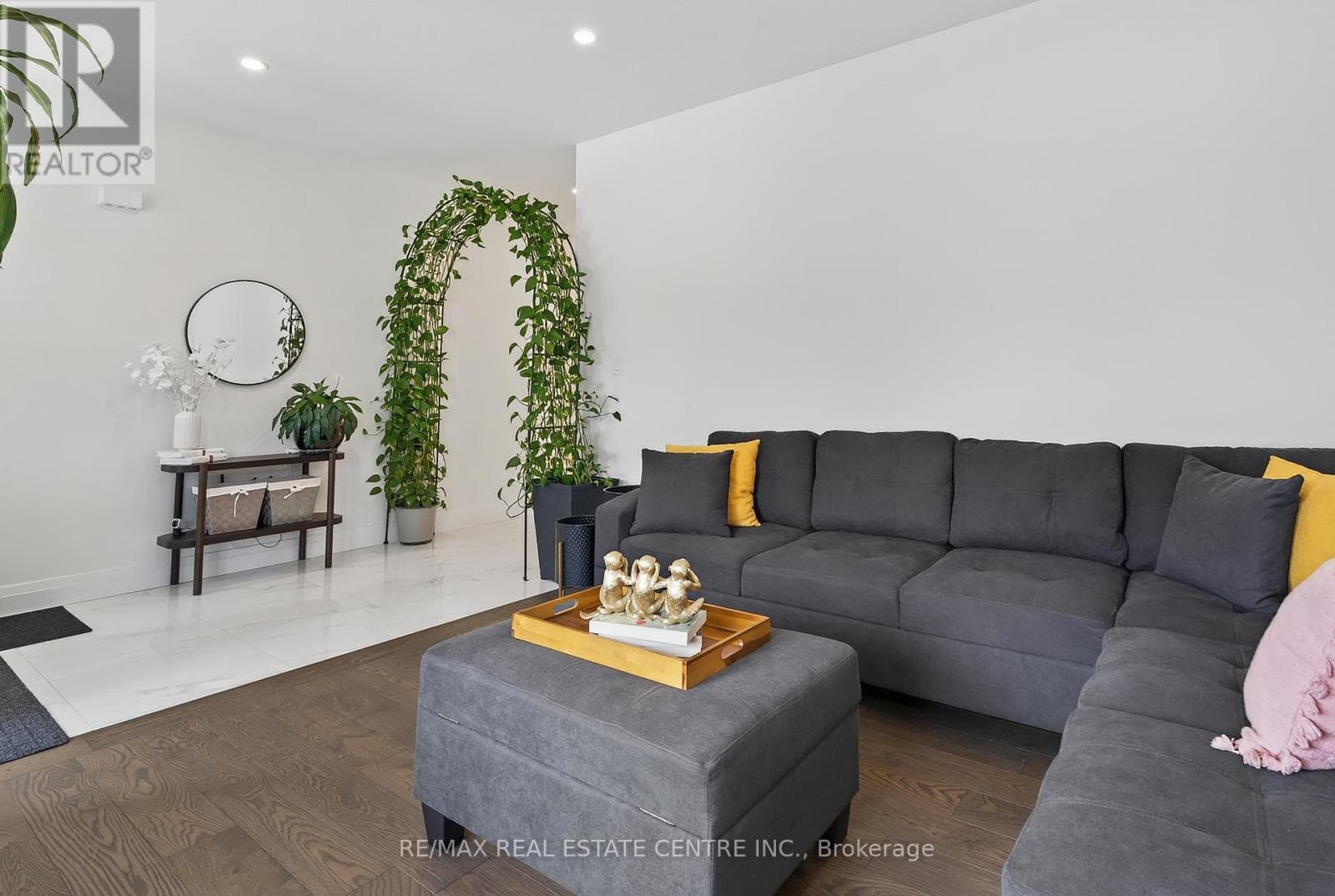 209 JEFFREY PLACE — photo 3