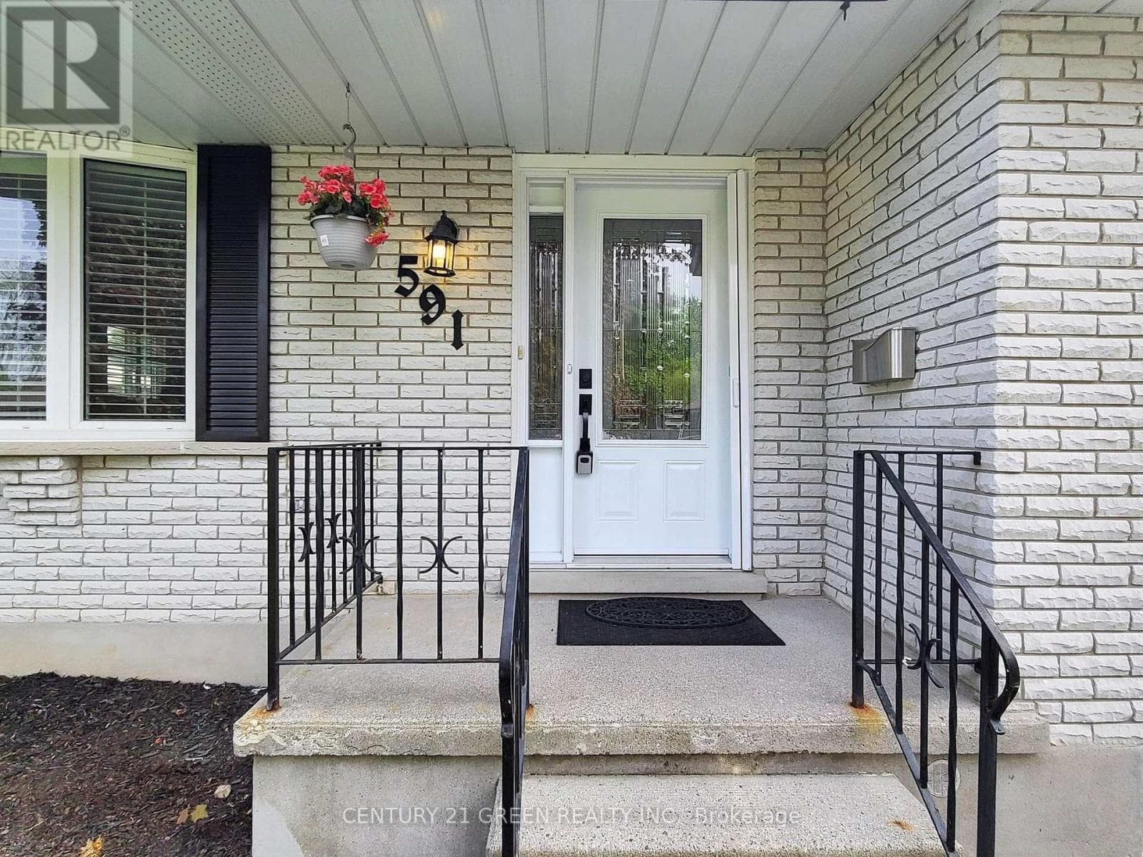 591 DOGWOOD LANE — photo 3