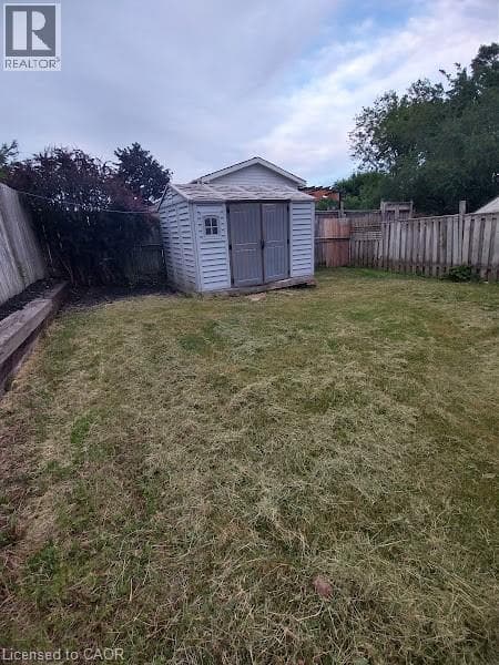 71 NICKOLAS Crescent — photo 2