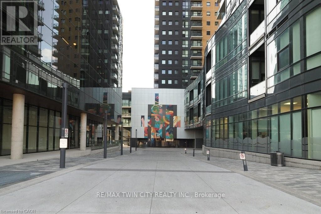 910 - 100 GARMENT STREET — photo 3