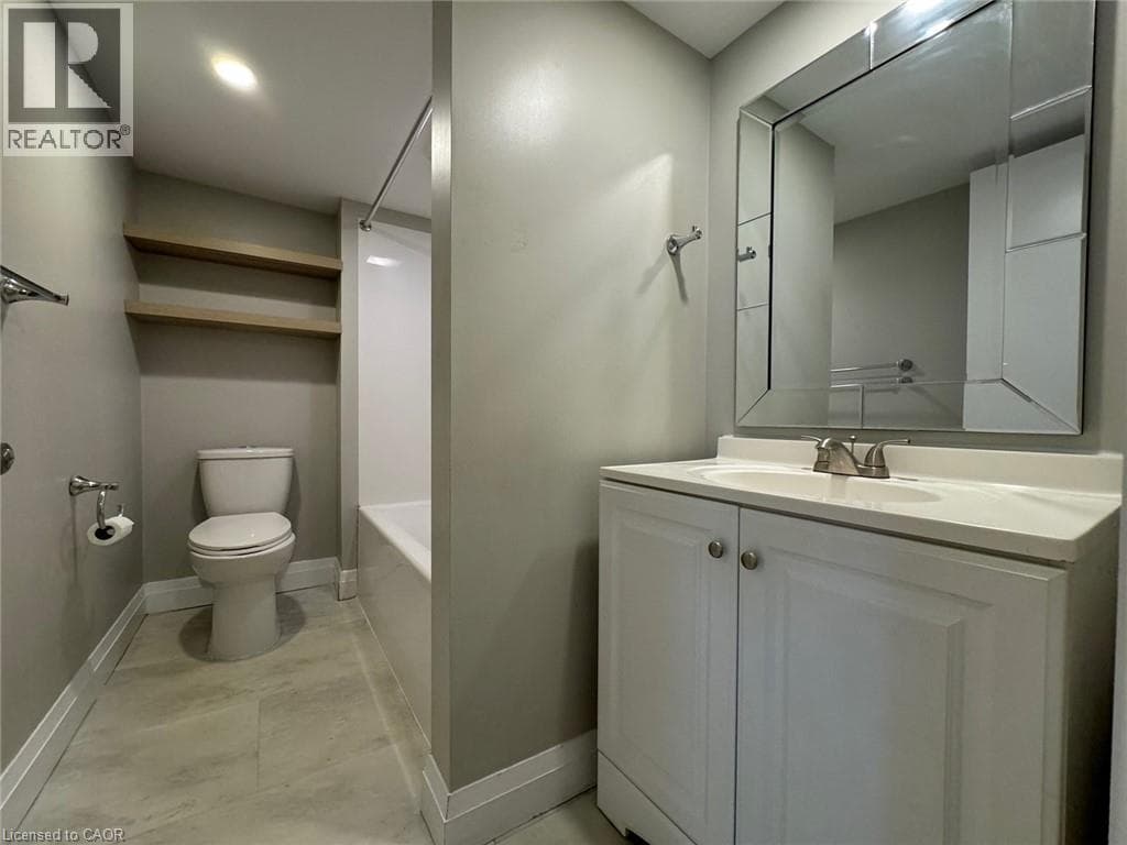 54 CAMBRIDGE Avenue Unit# Lower — photo 3