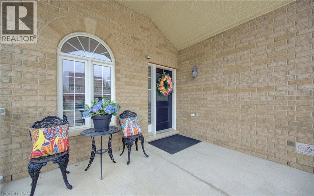 369 ZELLER Drive — photo 2
