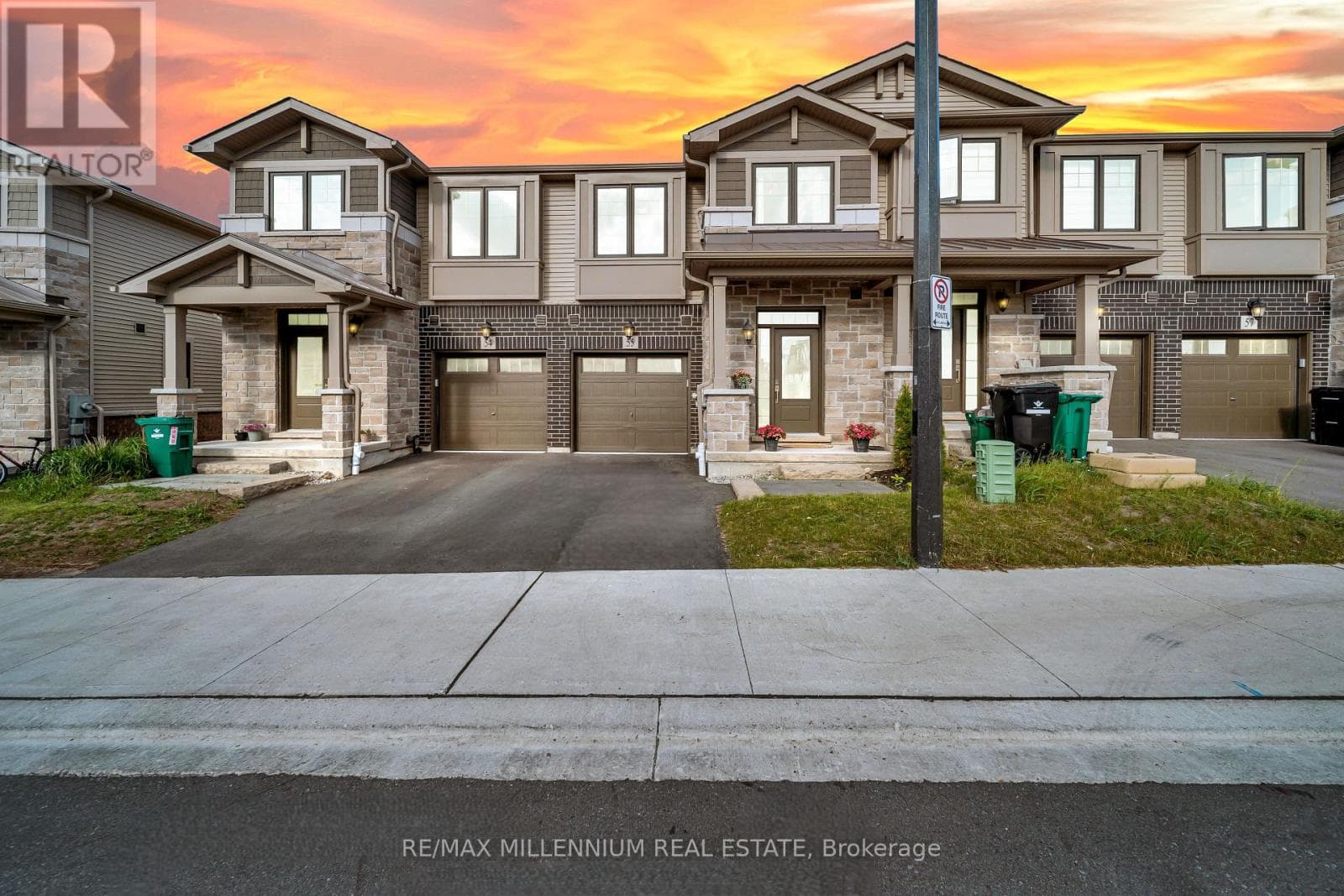 55 - 100 HOLLYWOOD COURT — photo 3