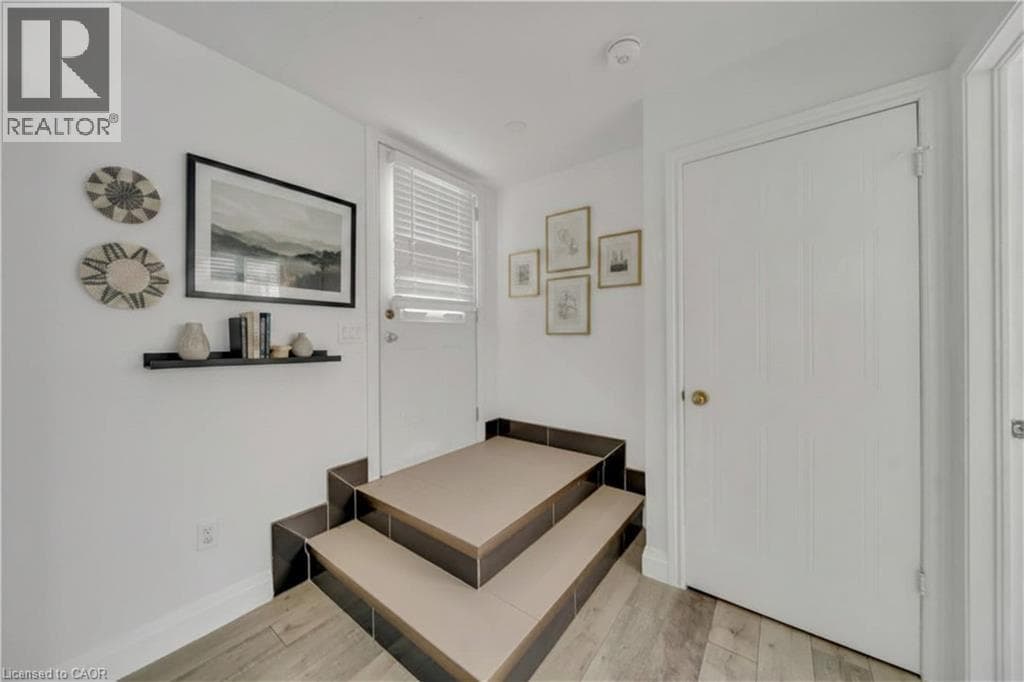 347 KEEWATIN Avenue Unit# Lower — photo 1