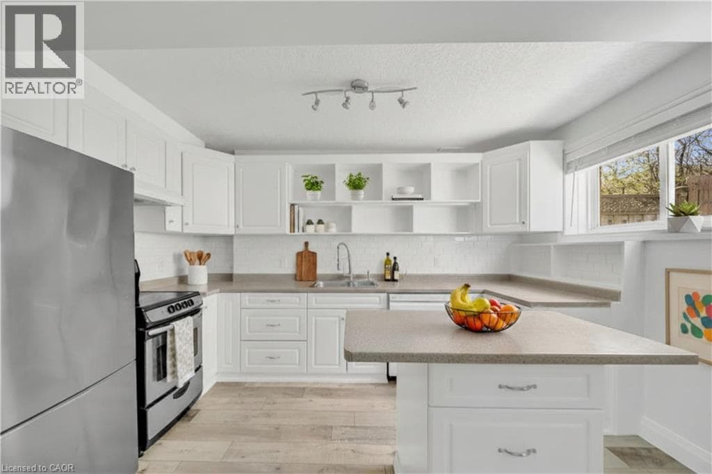 347 KEEWATIN Avenue Unit# Lower — photo 3