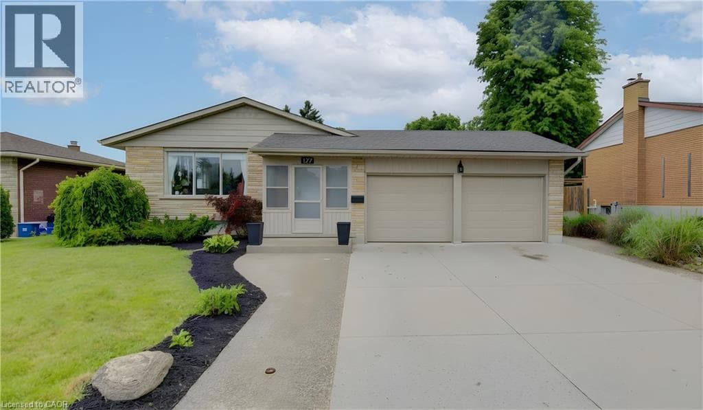 127 STRATHCONA Crescent — photo 3