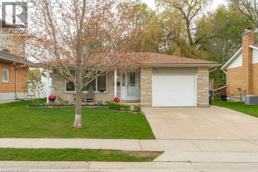 638 GLEN FORREST Boulevard — photo 2