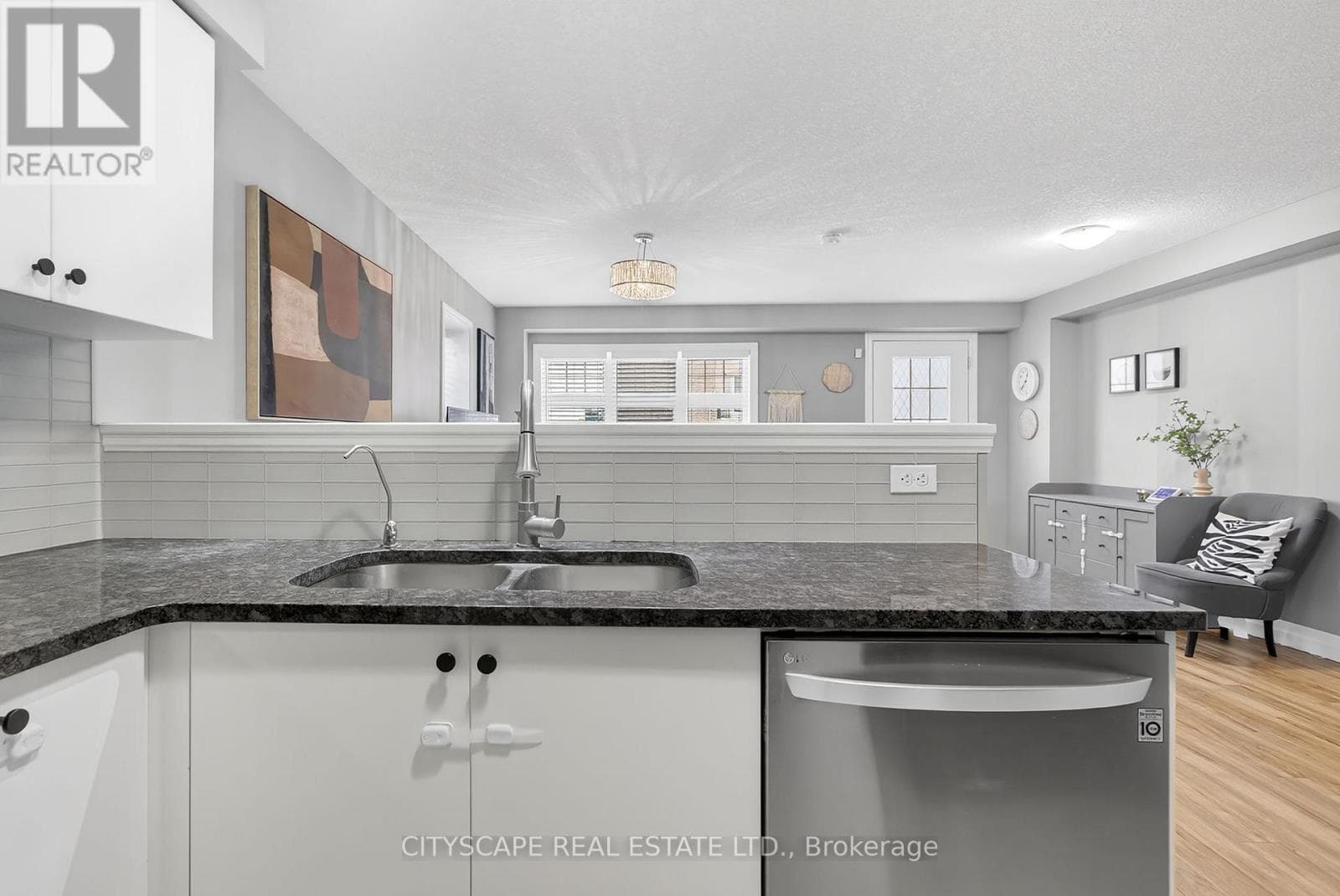 4 NATHAN COURT — photo 2