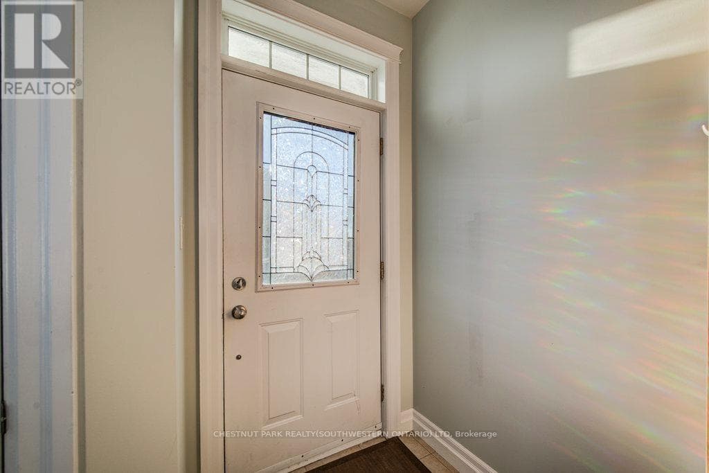 201 - 555 KING STREET E — photo 2