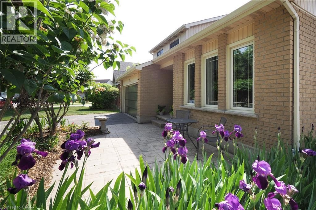 32 NOTCHWOOD Court — photo 3