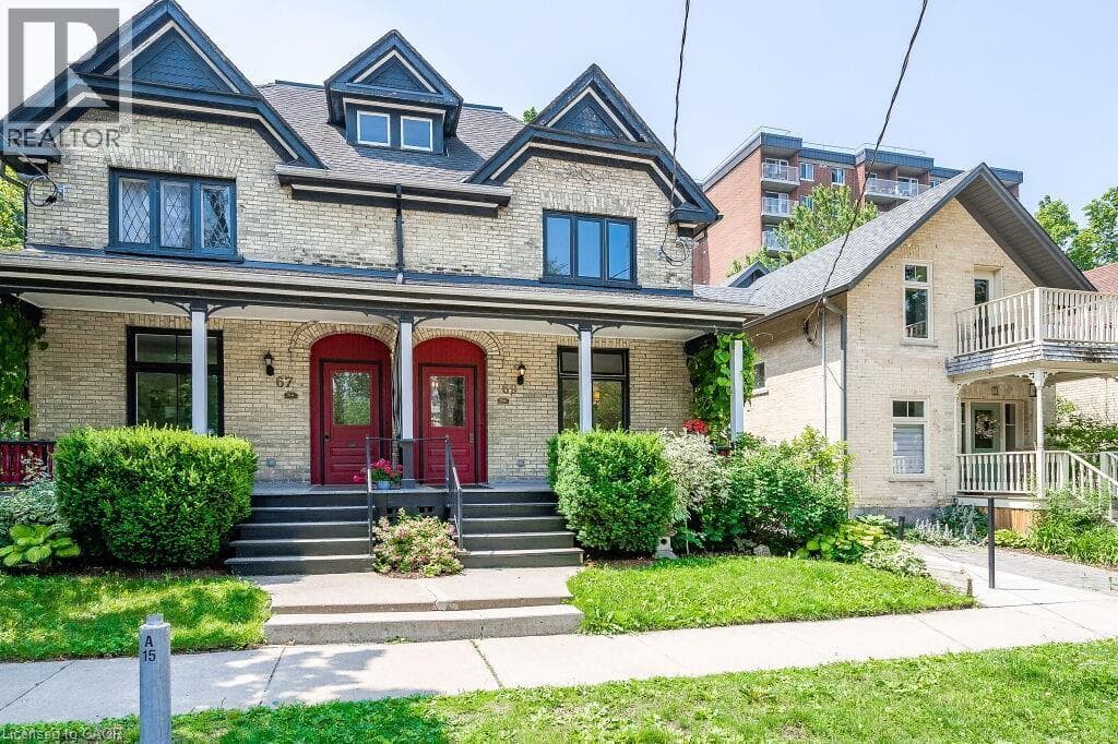 67 AHRENS Street W — photo 2